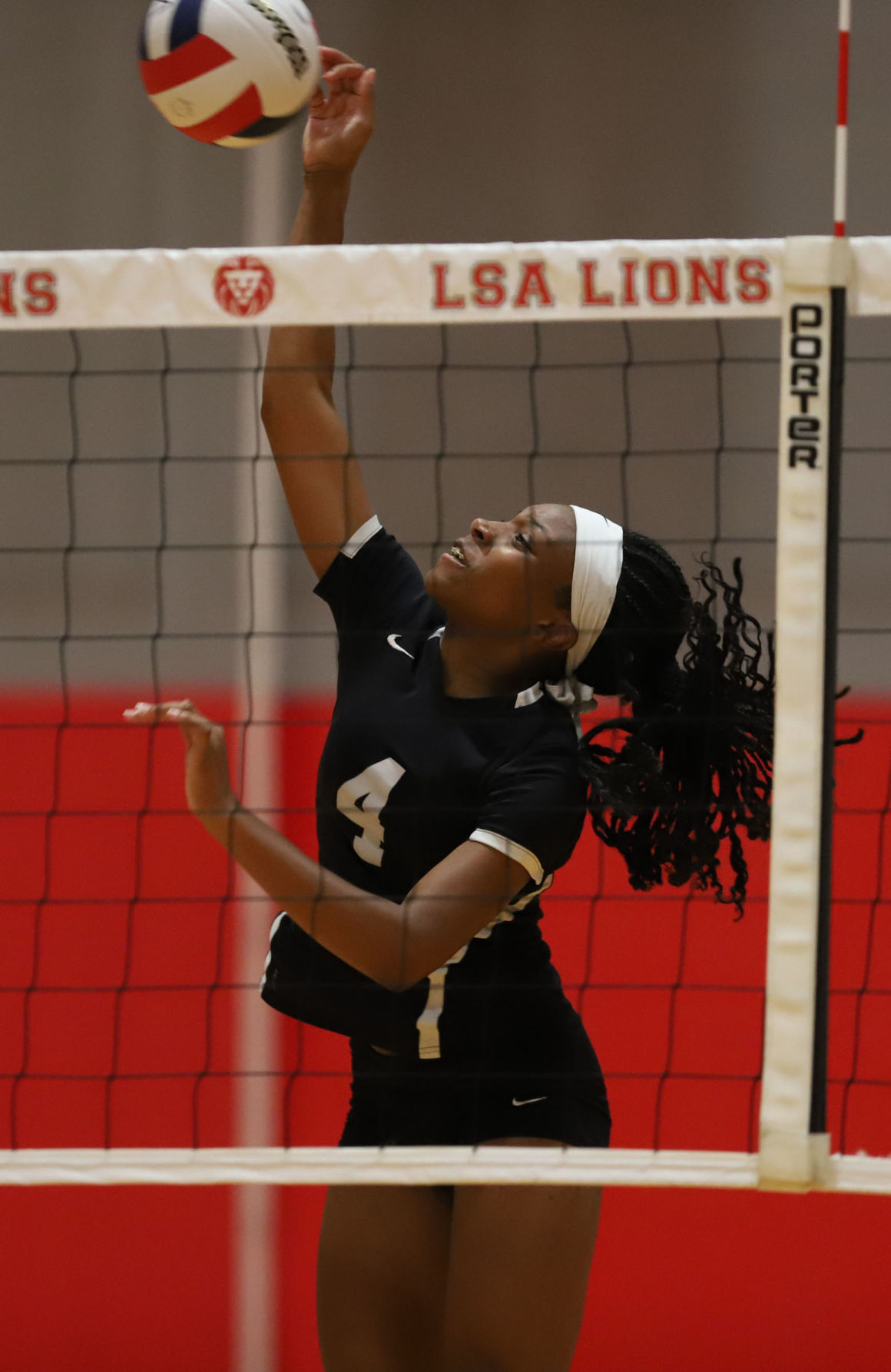 Eisenhower vs LSA volleyball 1 8.27.18.jpg